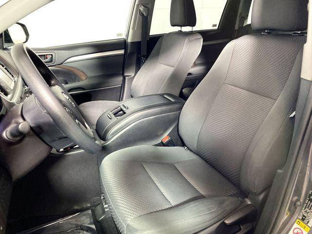 Photo of 2019 Midnight Black Metallic Toyota Highlander