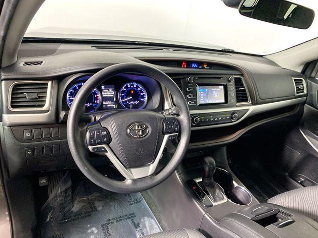 Photo of 2019 Midnight Black Metallic Toyota Highlander