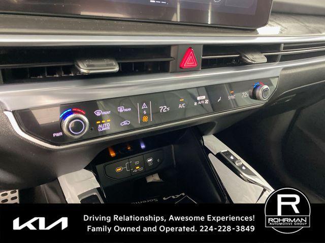Photo of 2024 Everlasting Silver Kia Sorento