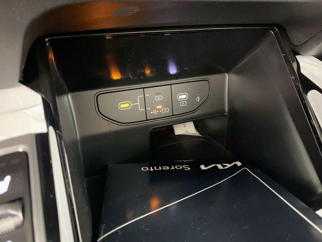 Photo of 2024 Everlasting Silver Kia Sorento