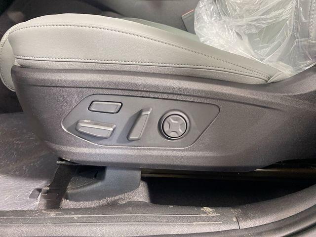 Photo of 2024 Everlasting Silver Kia Sorento