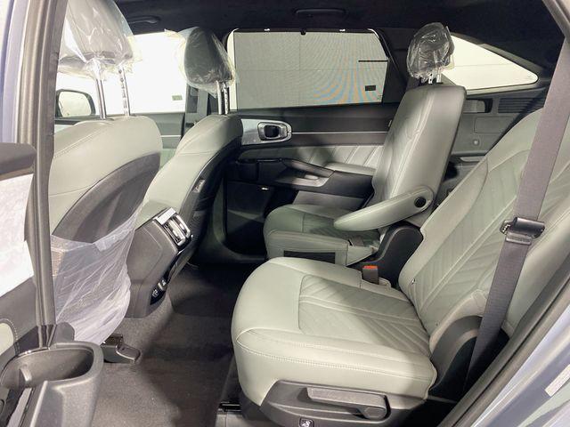 Photo of 2024 Everlasting Silver Kia Sorento