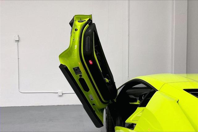 Photo of 2024 Verde Scandal Metallic Lamborghini Revuelto