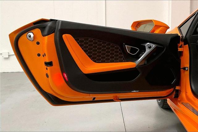 Photo of 2017 Arancio Borealis Pearl Effect Lamborghini Huracan