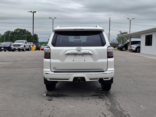 Photo of 2016 White Toyota 4Runner