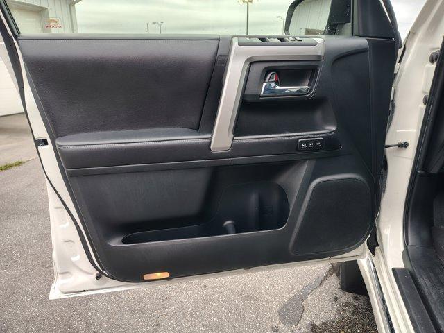 Photo of 2016 White Toyota 4Runner