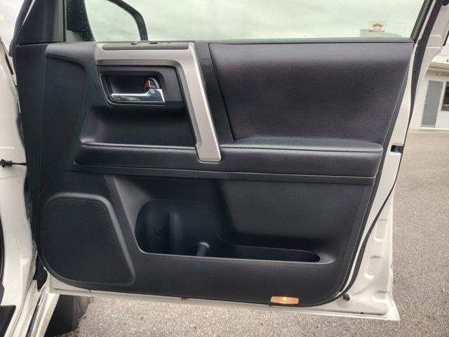 Photo of 2016 White Toyota 4Runner