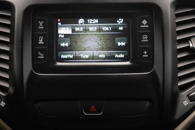 Photo of 2015 Bright White Jeep Cherokee