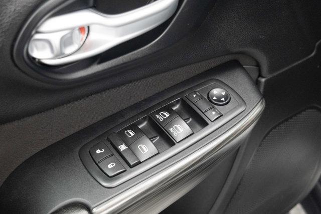 Photo of 2015 Bright White Jeep Cherokee