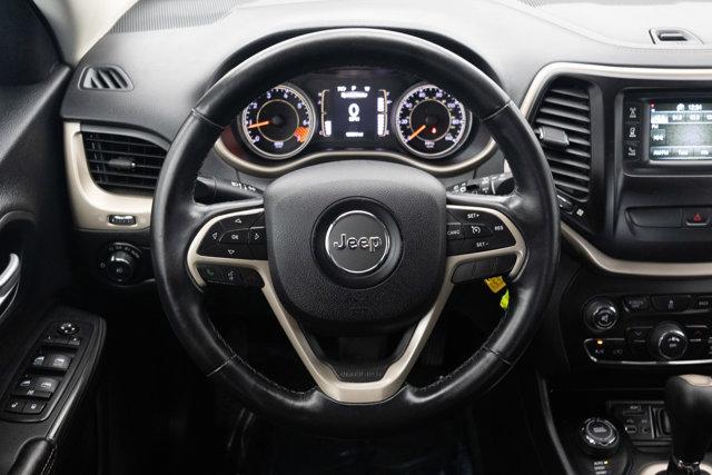 Photo of 2015 Bright White Jeep Cherokee