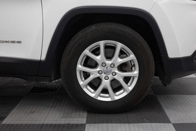 Photo of 2015 Bright White Jeep Cherokee