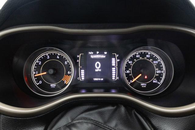 Photo of 2015 Bright White Jeep Cherokee