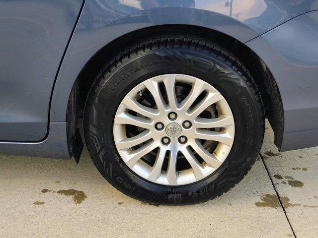 Photo of 2014 Blue Toyota Sienna