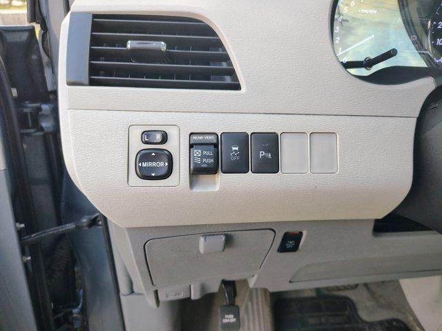 Photo of 2014 Blue Toyota Sienna