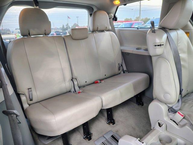 Photo of 2014 Blue Toyota Sienna