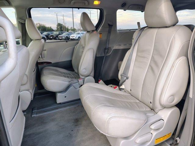 Photo of 2014 Blue Toyota Sienna