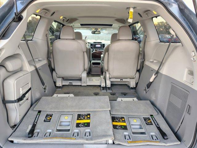 Photo of 2014 Blue Toyota Sienna