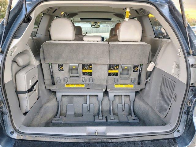 Photo of 2014 Blue Toyota Sienna