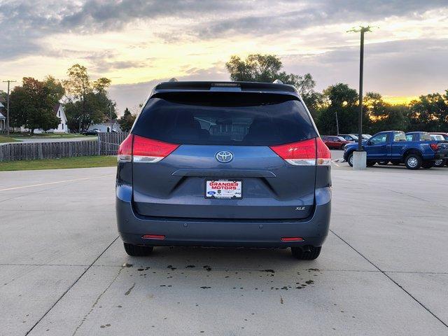 Photo of 2014 Blue Toyota Sienna