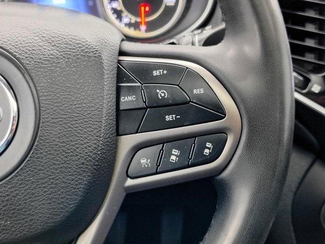 Photo of 2022 Bright White Jeep Cherokee