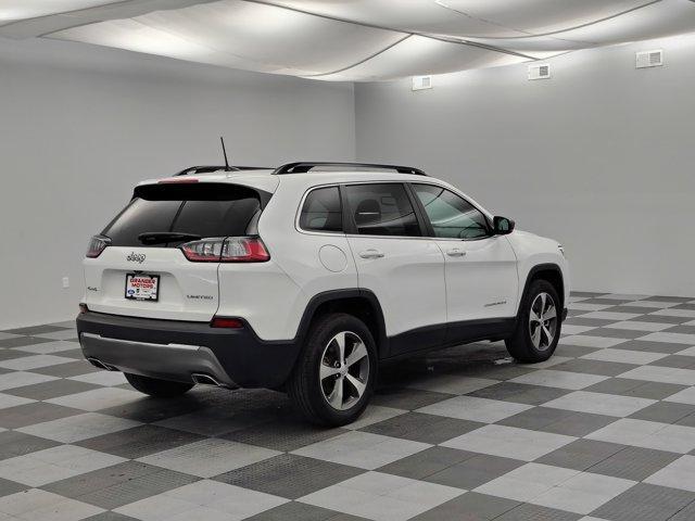 Photo of 2022 Bright White Jeep Cherokee