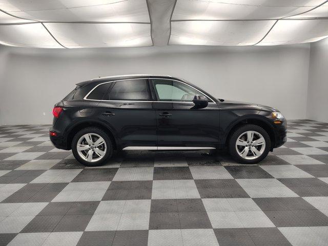 Photo of 2018 Mythos Black Metallic Audi Q5