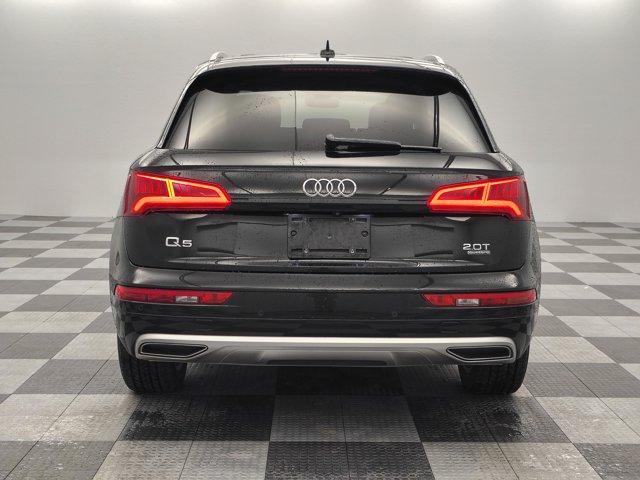 Photo of 2018 Mythos Black Metallic Audi Q5