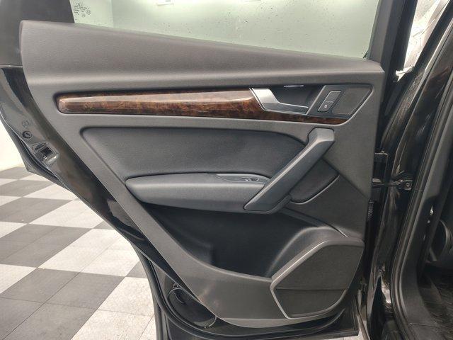 Photo of 2018 Mythos Black Metallic Audi Q5