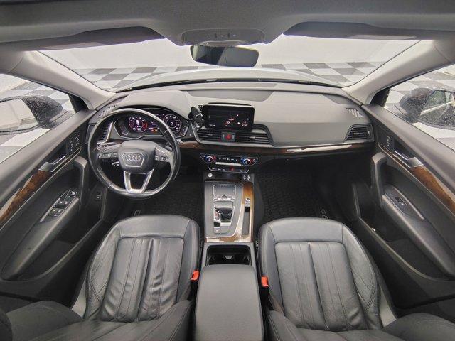 Photo of 2018 Mythos Black Metallic Audi Q5