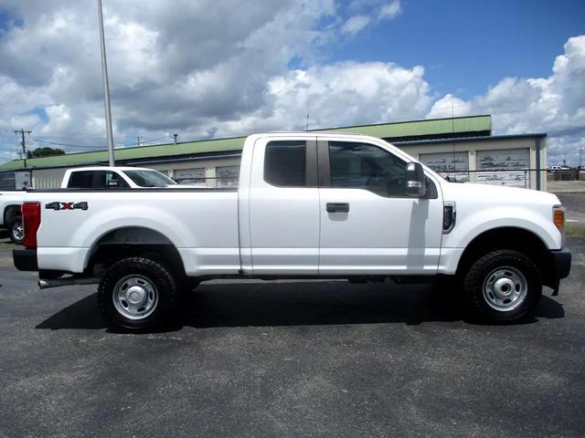 Photo of 2017 Oxford White Ford F-250