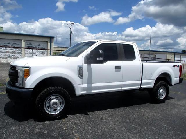 Photo of 2017 Oxford White Ford F-250