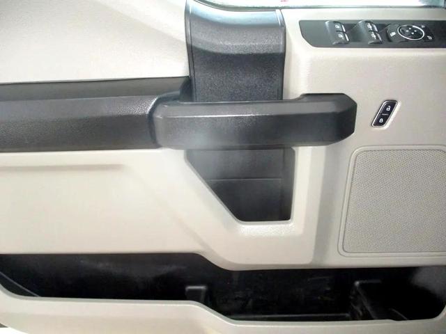 Photo of 2017 Oxford White Ford F-250