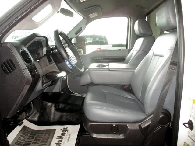 Photo of 2014 Oxford White Ford F-250