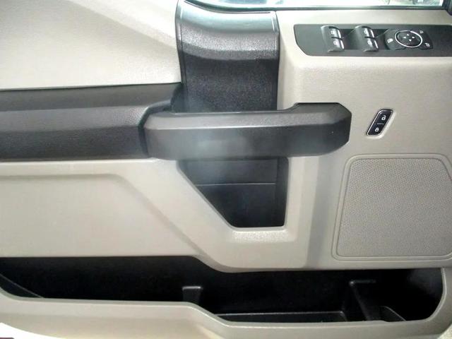Photo of 2017 Oxford White Ford F-350