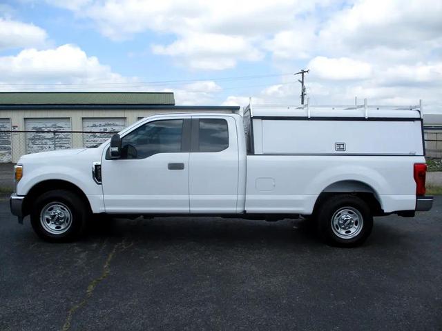 Photo of 2017 Oxford White Ford F-350