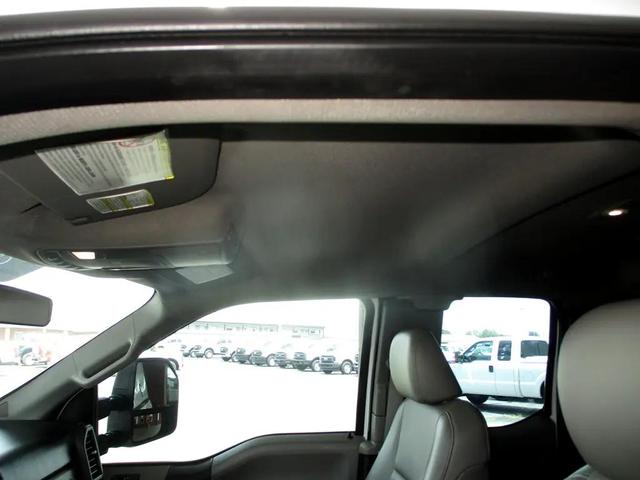 Photo of 2017 Oxford White Ford F-350