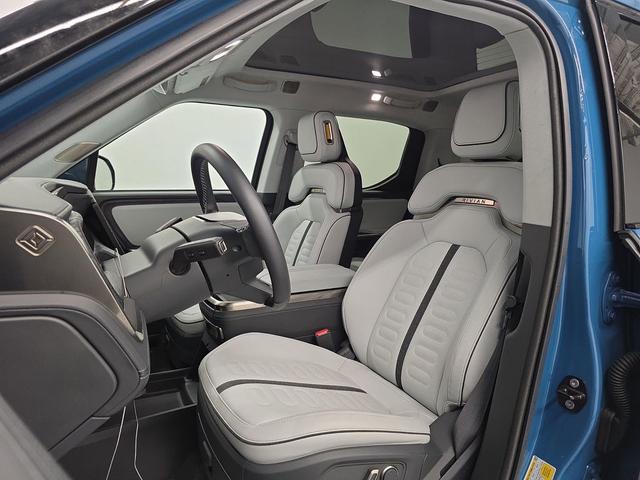 Photo of 2022 Rivian Blue Rivian R1T
