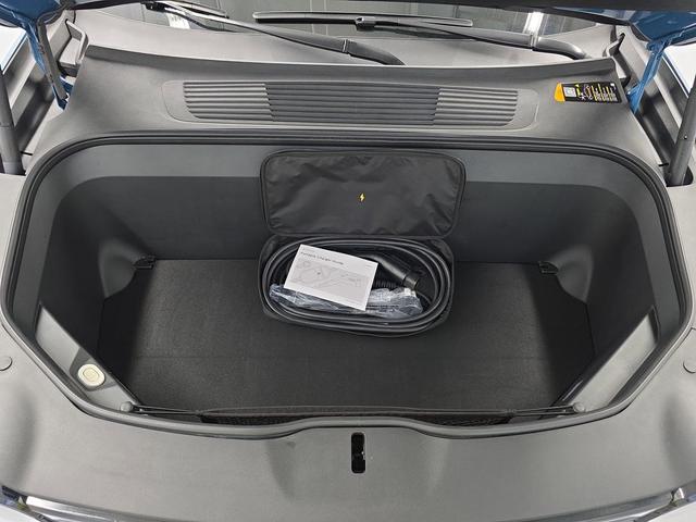 Photo of 2022 Rivian Blue Rivian R1T