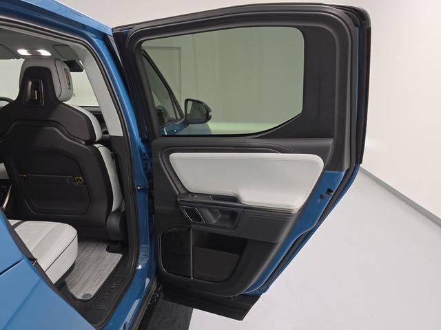 Photo of 2022 Rivian Blue Rivian R1T