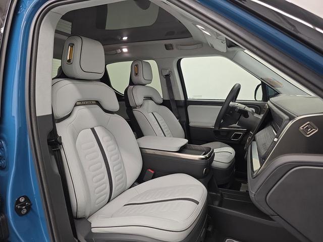 Photo of 2022 Rivian Blue Rivian R1T
