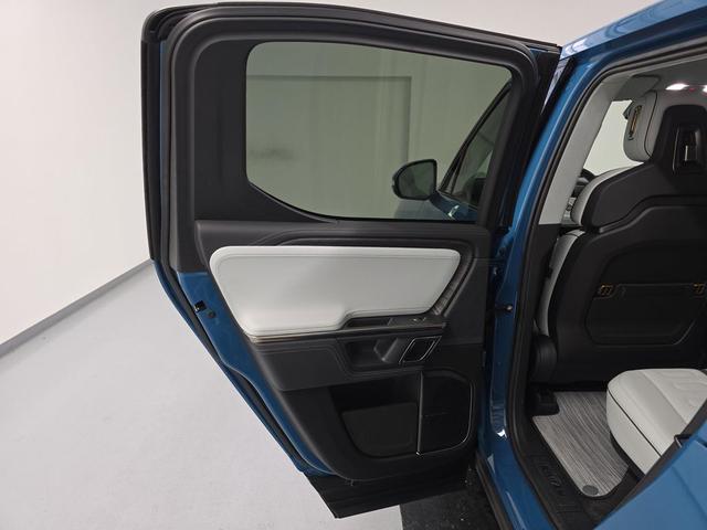 Photo of 2022 Rivian Blue Rivian R1T