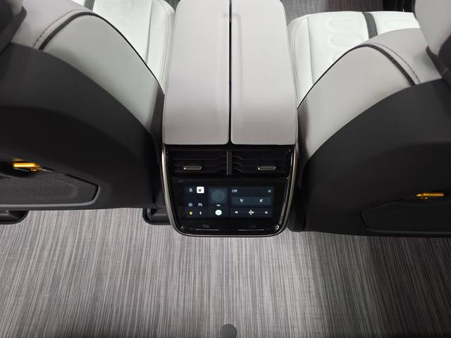 Photo of 2022 Rivian Blue Rivian R1T