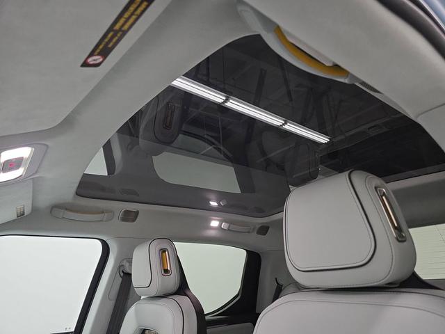 Photo of 2022 Rivian Blue Rivian R1T