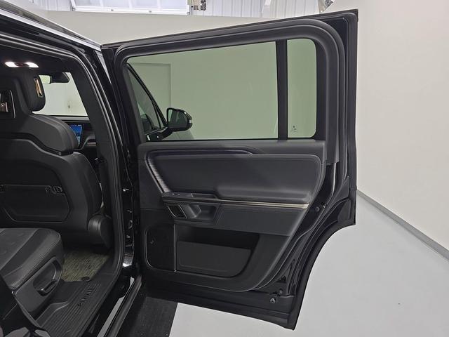 Photo of 2024 Midnight Rivian R1S