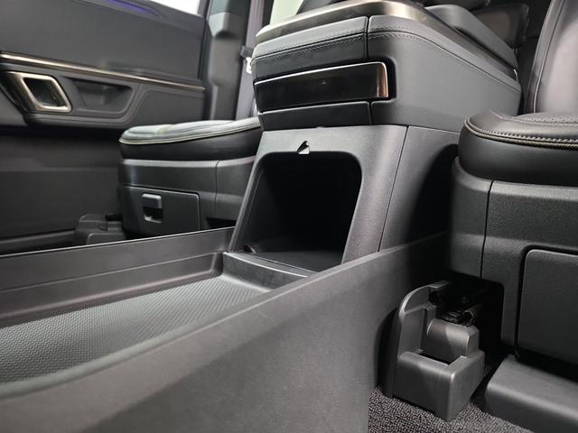Photo of 2024 Midnight Rivian R1S