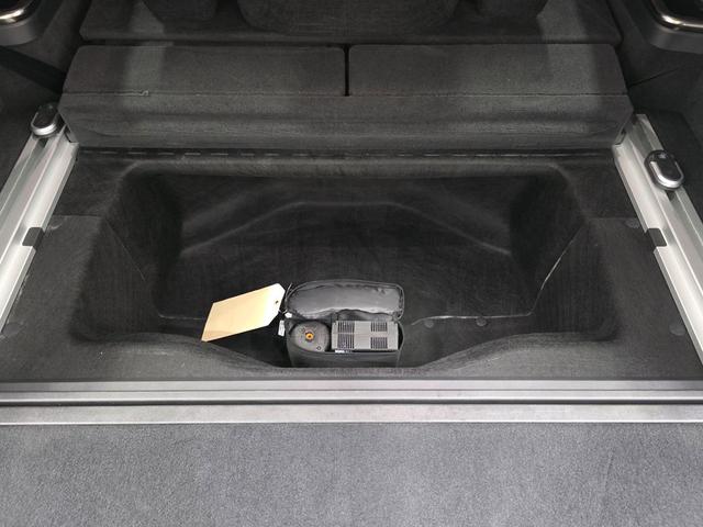 Photo of 2024 Midnight Rivian R1S