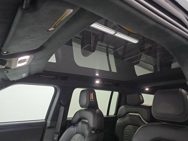 Photo of 2024 Midnight Rivian R1S