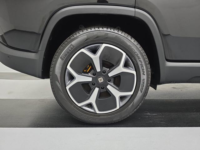 Photo of 2024 Midnight Rivian R1S
