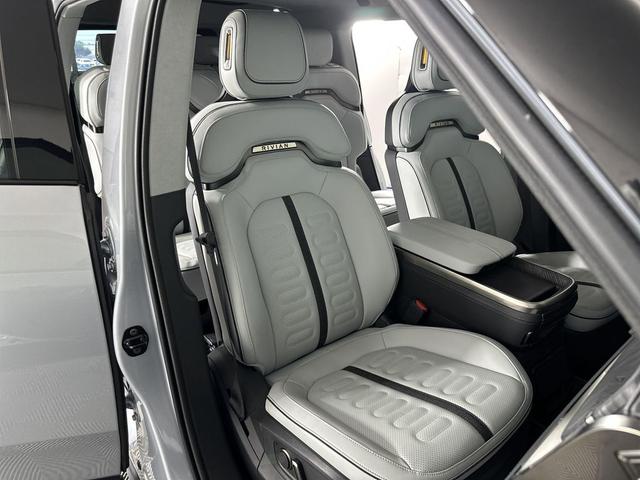 Photo of 2024 LA Silver Rivian R1S