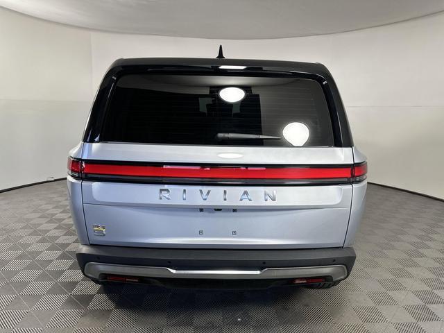 Photo of 2024 LA Silver Rivian R1S